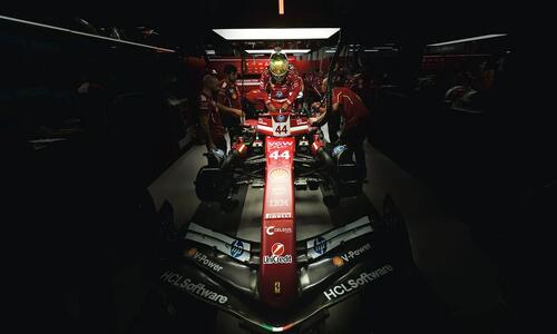«Μαύρα σύννεφα» στη Ferrari: Εντάσεις εντός των τειχών, ο Έλκαν εσπευσμένα στο Μαρανέλο thumb