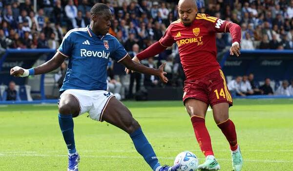 Serie A: Αντεξε η Ρόμα με δέκα παίκτες στο Κόμο image