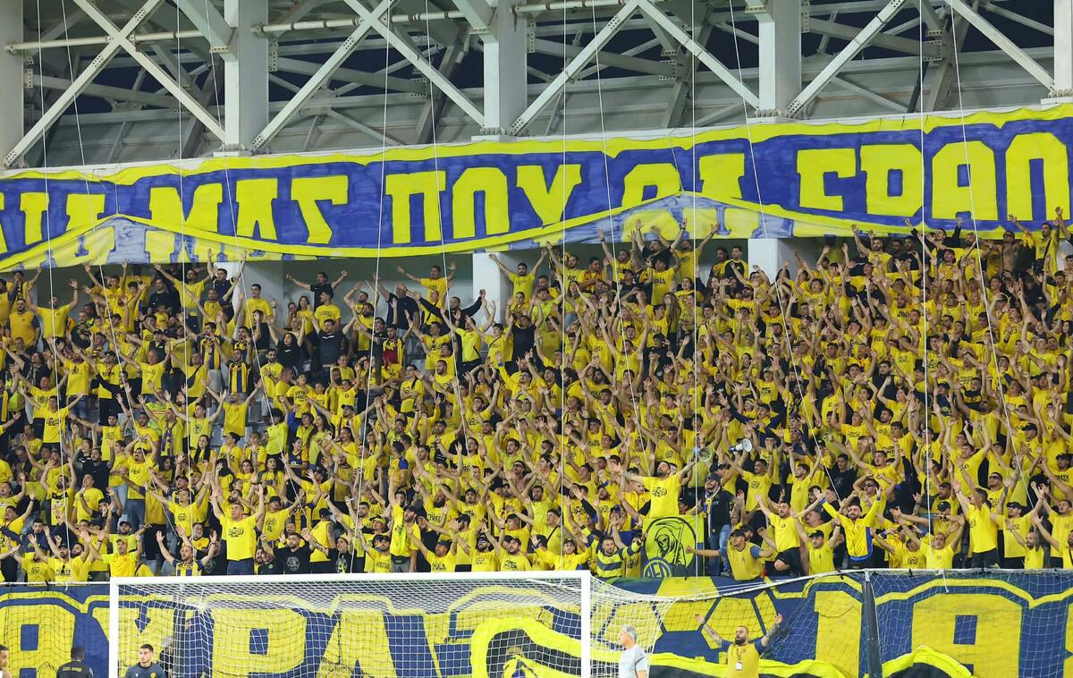Ο κόσμος στο στάδιο «ΑΛΦΑΜΕΓΑ» thumb
