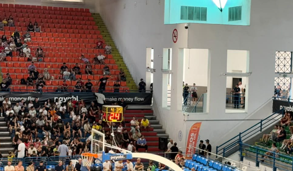 ΒΙΝΤΕΟ ST: Ένταση και ρίψη αντικειμένων στο «Ελευθερία» image