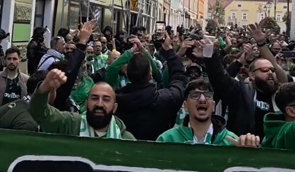 Άρχισαν την πορεία προς το στάδιο οι φίλοι της Ομόνοιας image