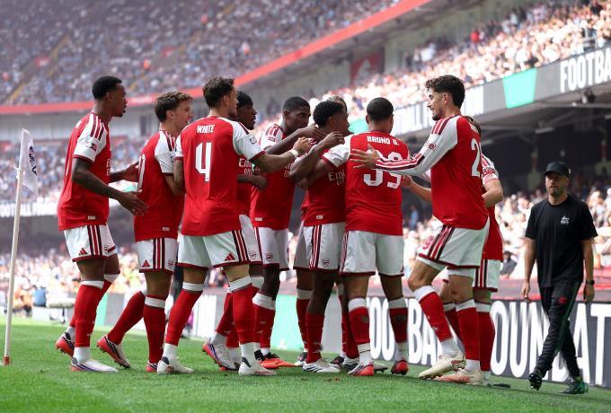 Μαγεύει ο Τζόλης, «σέρβιρε» με το κεφάλι το 2-0 της Άρσεναλ! thumb