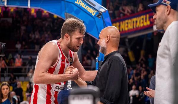 Ολυμπιακός: Τι ειπώθηκε στο θερμό τετ-α-τετ του Βεζένκοβ με τον Γκουαρδιόλα image