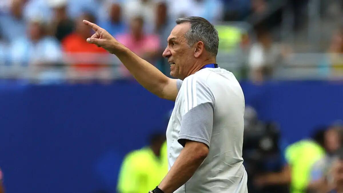 Κύπελλο με τη Λάρισα και πρώτος βαθμός στο World Cup από Έλληνα προπονητή! thumb