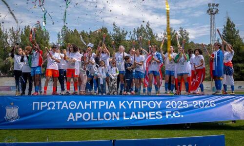 Απονομή τίτλου στην πρωταθλήτρια ομάδα Apollon Ladies thumb