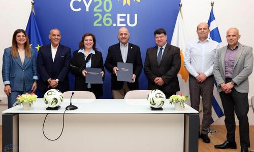 Μνημόνιο ΥΠΑΝ – ΚΟΠ για εισαγωγή του ποδοσφαίρου στη Μέση Εκπαίδευση thumb