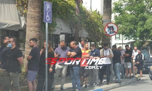 Ξεσηκώθηκαν οι Απολλωνίστες: Ουρές για ένα εισιτήριο! (pics) thumb