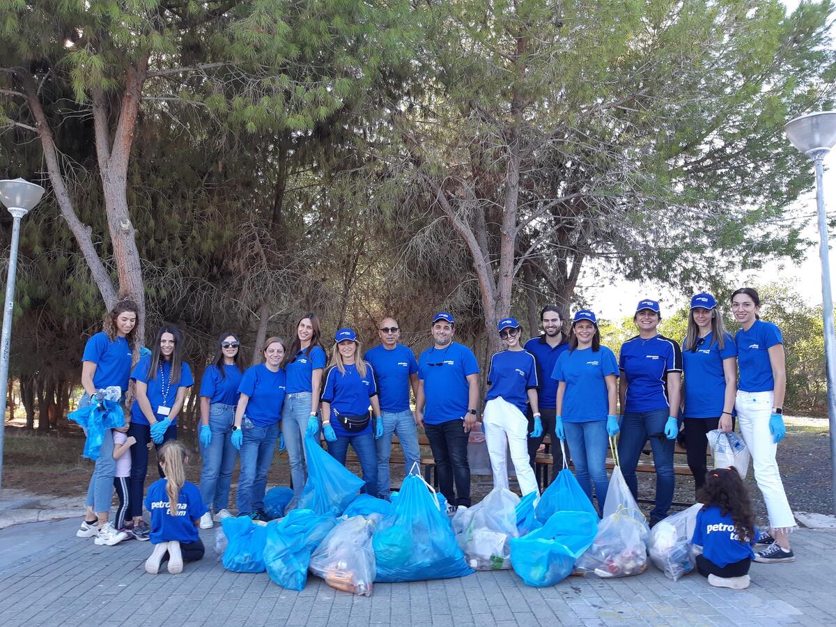 Η Πετρολίνα διαχρονικός χορηγός της εκστρατείας Let’s do it Cyprus thumb