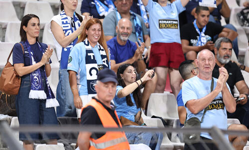 Φωτορεπορτάζ: Η «γαλάζια» κερκίδα thumb