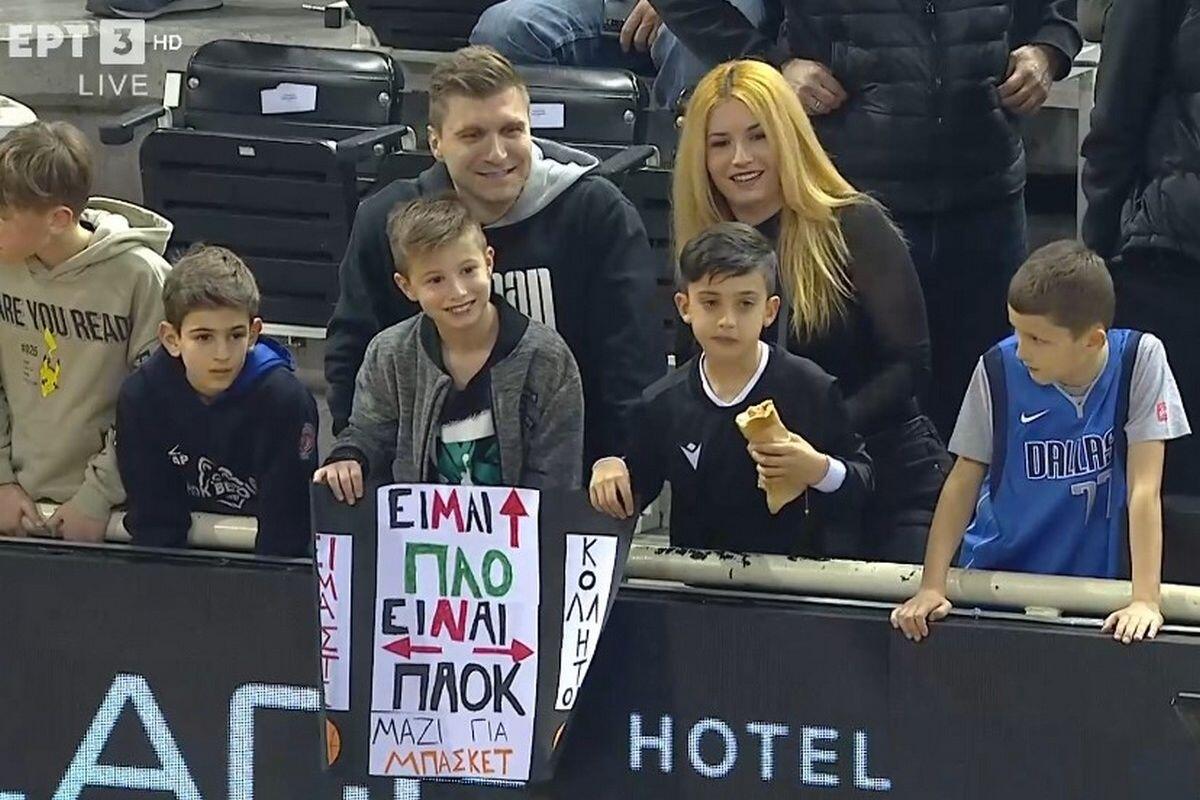 Σπουδαίο μήνυμα από παιδιά στο ντέρμπι! thumb