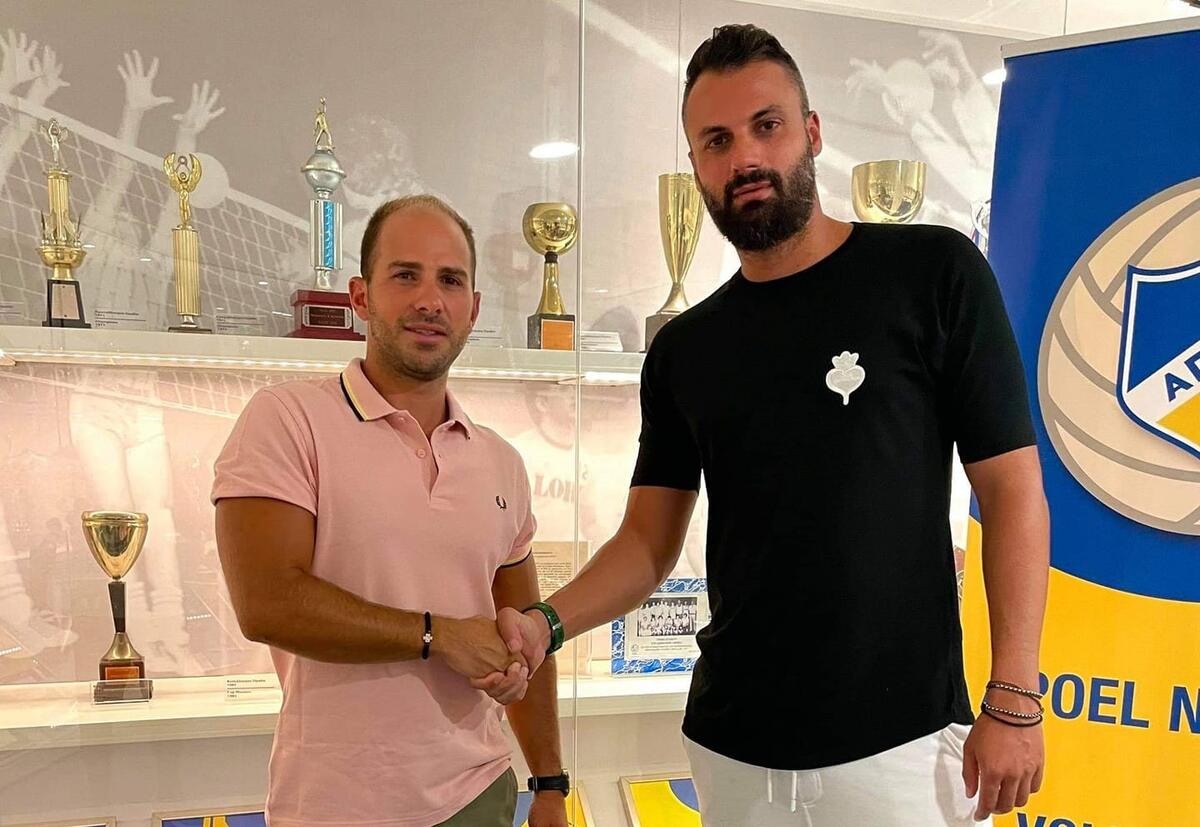 Ο ΑΠΟΕΛ στήνει τείχος στο μπλοκ με Αντωνιάδη thumb