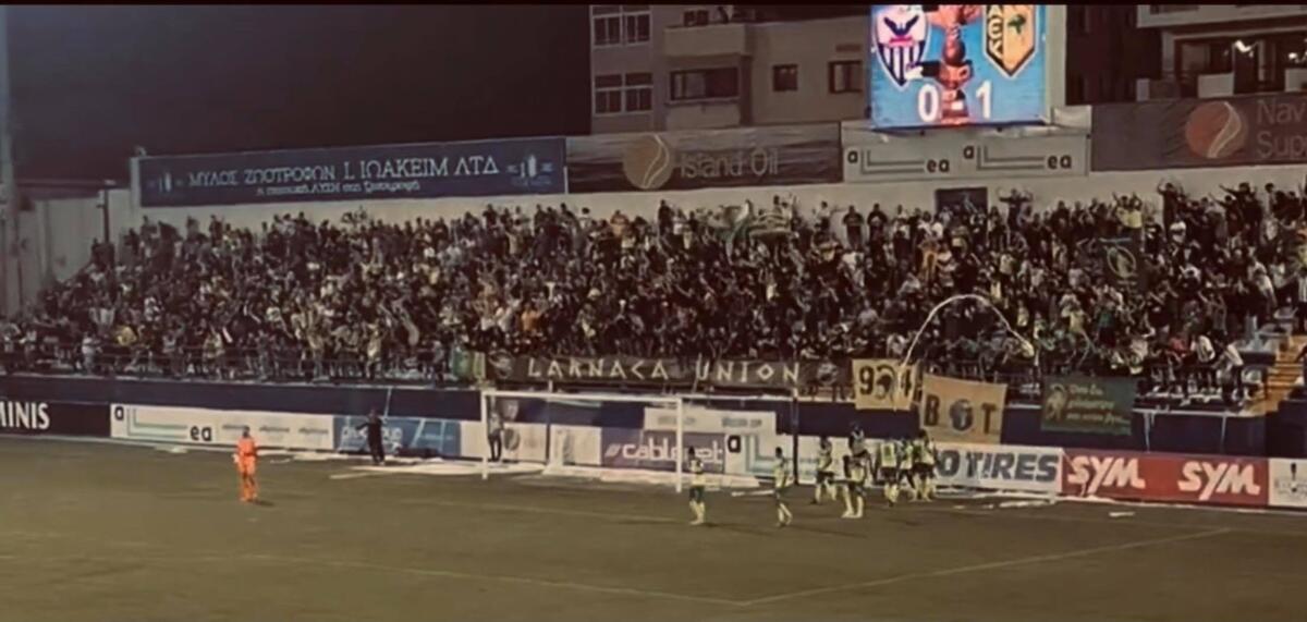 Φανέλα Τρισκόφσκι και Νταρμπισάιαρ στο ημίχρονο thumb