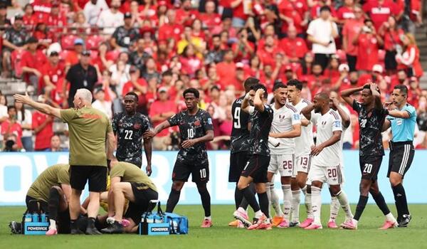 Βαριά τιμωρία της FIFA στον παίκτη του Κατάρ που έσπασε το πόδι του Κονέ! image