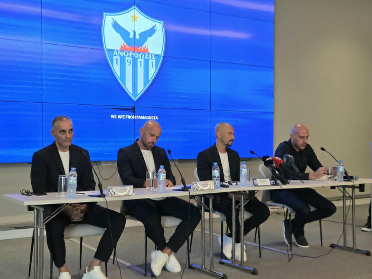 Live: Η παρουσίαση των Ελ Μαέστρο, Αλεξάνδρου και Νικολάου (Βίντεο) thumb