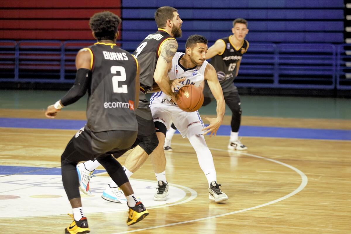 Πρόκριση με MVP τον Ντεόντρε Μπερνς thumb