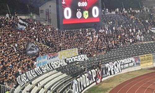 Χαμός από πυροτεχνήματα, πανό από τους οργανωμένους της Παρτιζάν (video) thumb