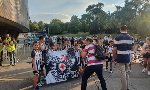 Όμορφο στιγμιότυπο έξω από το Partizan Stadium thumb