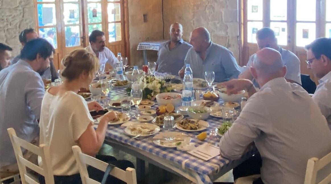 Γευμάτισαν μαζί ΑΕΚ - Ντίμπρο thumb