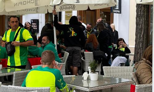 Πήραν εισιτήρια, μαζεύονται στην πλατεία (pics) thumb