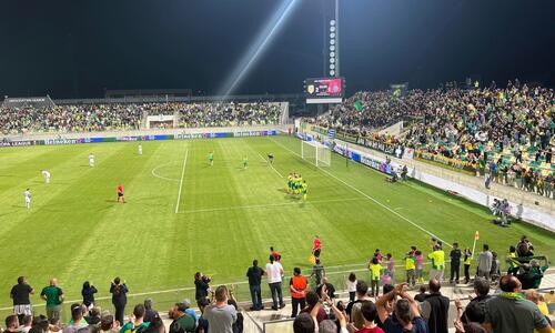 Βίντεο: Έτσι ήρθε το 2-1 για την ΑΕΚ, έξαλλα τα πανηγύρια! thumb