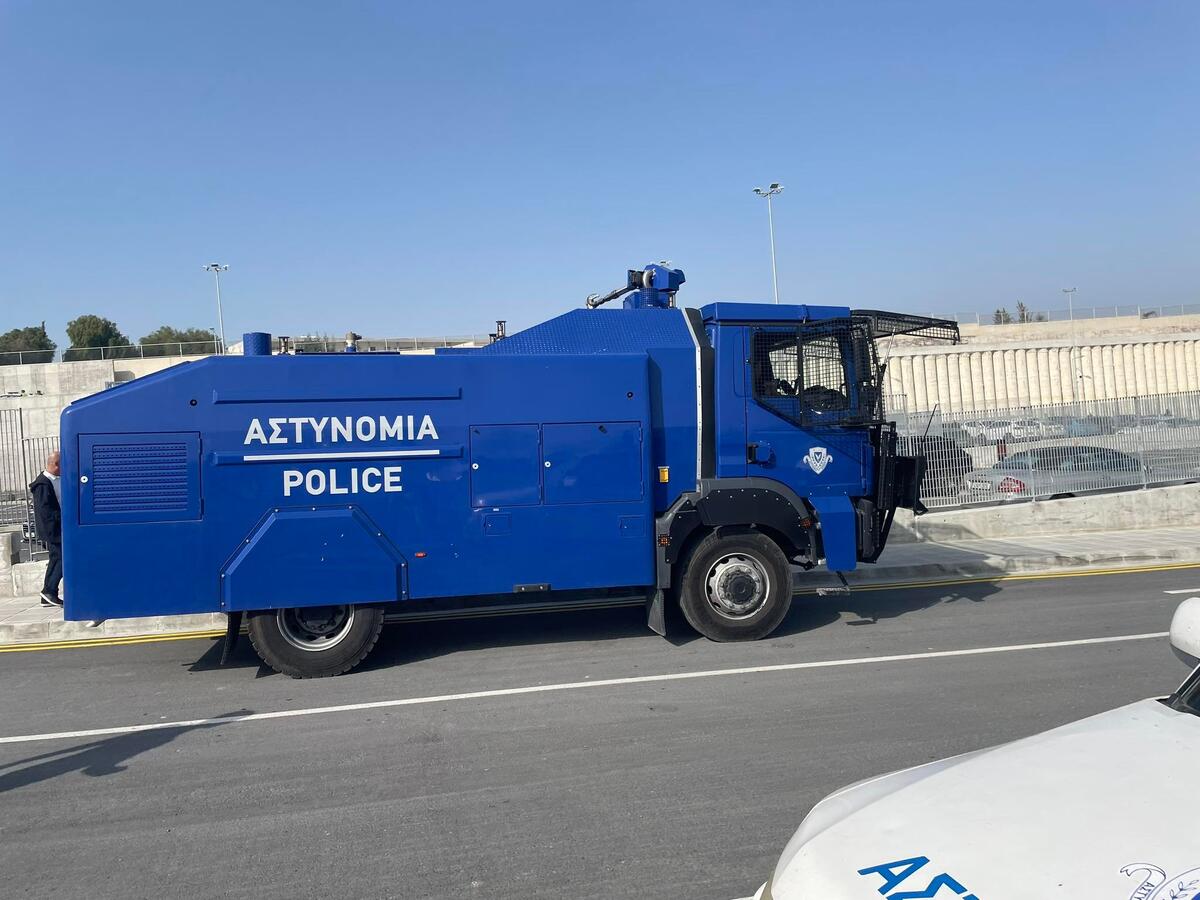 Ισχυρή αστυνομική δύναμη έξω από το «Αλφαμέγα Αρένα»! (Φωτογραφίες) thumb