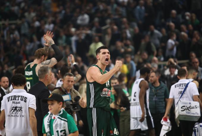 Σούπερ ατμόσφαιρα στο ΟΑΚΑ, Καραγκούνης και… τρέλα για τη νίκη (vid) thumb