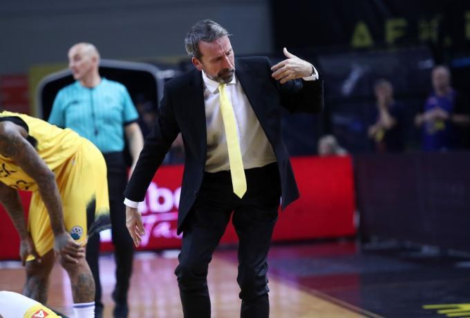 Ξέσπασμα: «Μπορεί να είμαι ένας ηλίθιος, αλλά δεν καταλαβαίνω γιατί...» thumb