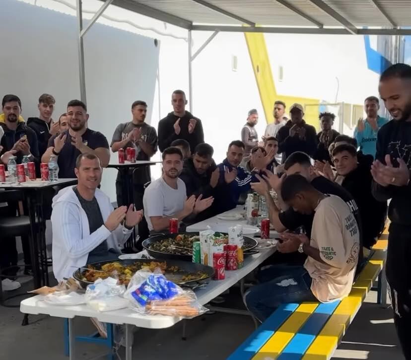 ΒΙΝΤΕΟ: Κέρασμα από τον Πιέρο στον «Αρχάγγελο» thumb