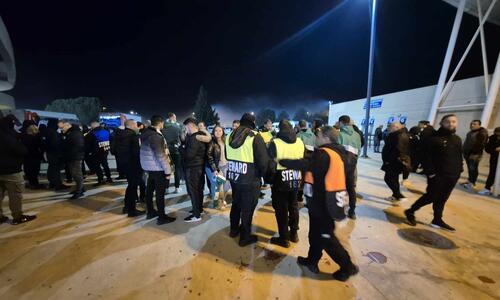 Βίντεο ST: Επεισόδια και χρήση δακρυγόνων στο πάρκινγκ του ΓΣΠ! thumb