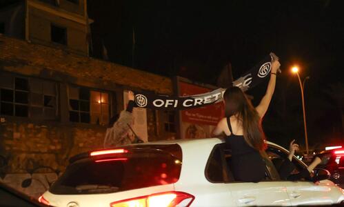 Χαμός στην επιστροφή οπαδών στο Ηράκλειο: Πανηγυρισμοί, κόρνες για τον ΟΦΗ thumb