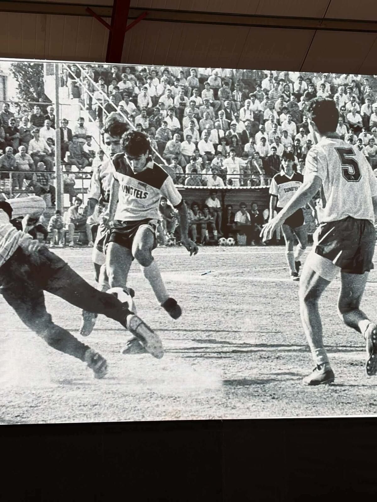 Όταν ήταν και ποδοσφαιρικός... Κεραυνός  (Βίντεο - Φωτογραφίες) thumb