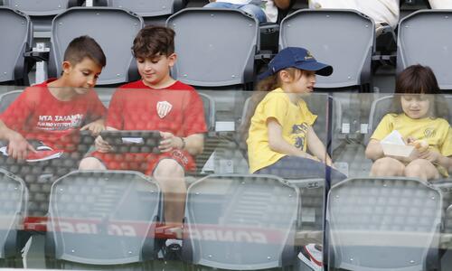Ωραίο σκηνικό στις κερκίδες του «AlphaMega Stadium» (ΦΩΤΟΣ) thumb