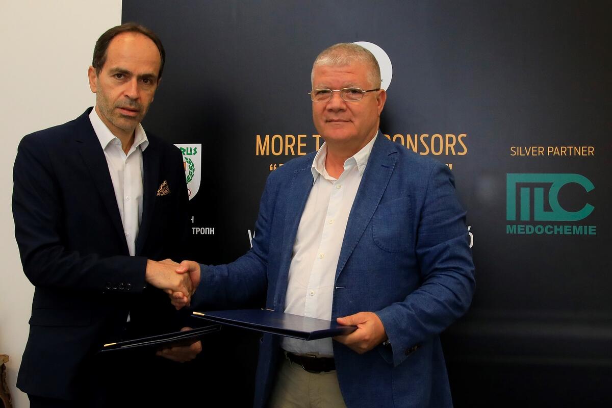 Η Medochemie “Silver Partner” της ΚΟΕ  Μαζί στο δρόμο για το «Παρίσι 2024» thumb