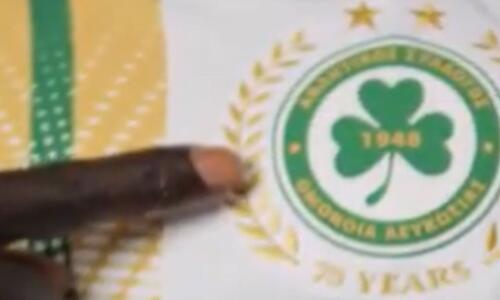 «Είναι πράσινος και είναι εδώ!» (vid) thumb