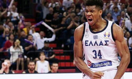 «Σε αρθροσκόπηση στο γόνατο προχώρησε ο Γιάννης Αντετοκούνμπο» thumb