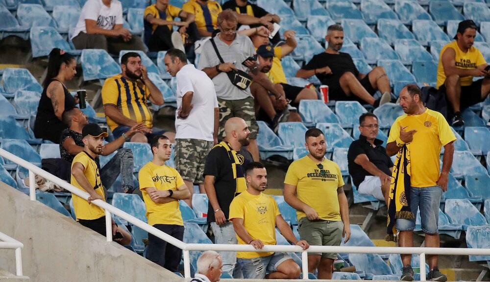 Βίντεος ST: Πυροτεχνήματα από τους φίλους της ΑΕΛ thumb