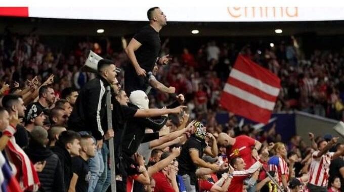 Διά βίου αποκλεισμός στον οπαδό που πέταξε αντικείμενο στο ντέρμπι με τη Ρεάλ! thumb