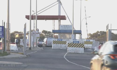 Ακρωτήρι: Φεύγει το μη απαραίτητο προσωπικό- Κάτοικοι εγκαταλείπουν το χωριό thumb