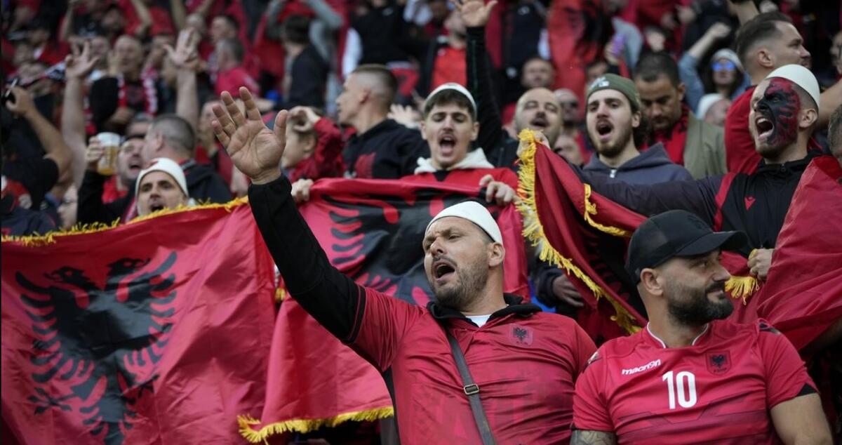 Εθνική Αλβανίας: Στο μικροσκόπιο της UEFA - Έρχεται τιμωρία για την συμπεριφορά οπαδών της thumb