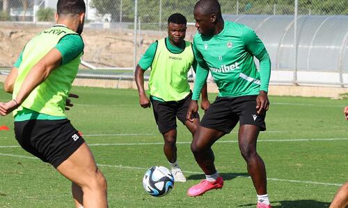Φιλική τεσσάρα με χατ-τρικ Αλιούμ!  thumb