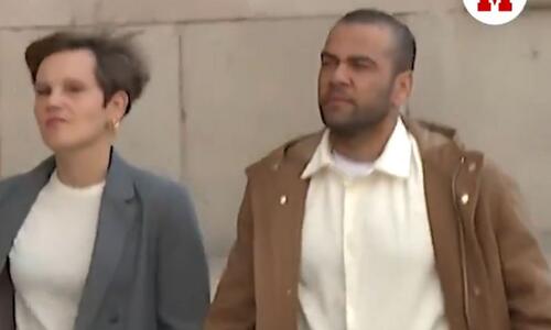 Φραστική επίθεση στον Άλβες: «Έχεις αρκετά λεφτά για να βιάζεις;» thumb