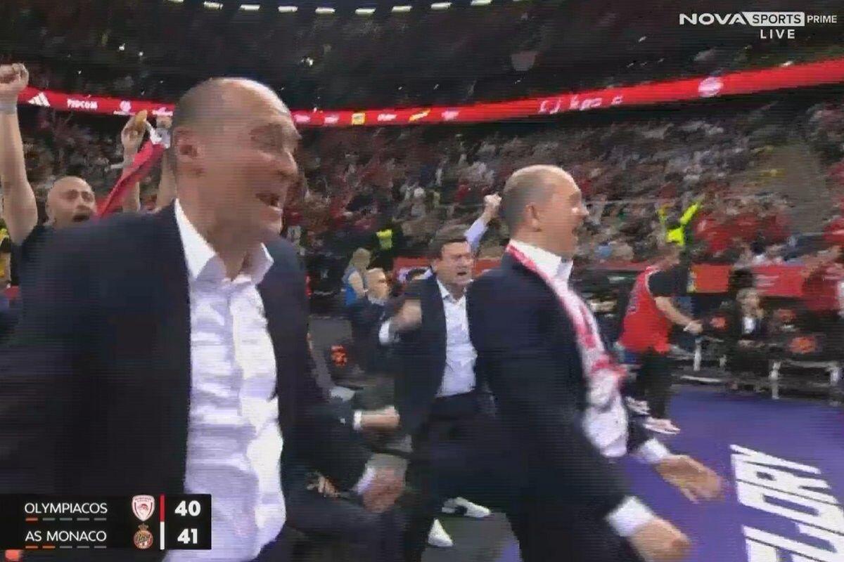 Final Four 2023, Ολυμπιακός: Το ξέσπασμα και ο πανηγυρισμός των Αγγελόπουλων στο τρίποντο του Βεζένκοβ thumb