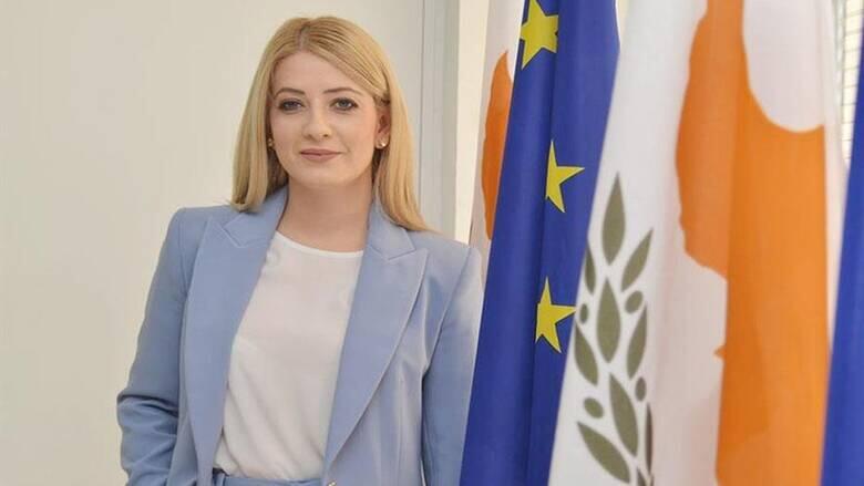 Η Πρόεδρος της Βουλής βραβεύει την Εθνική Γυναικών Ποδοσφαίρου thumb