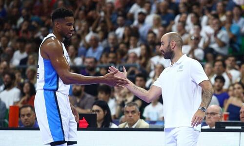 Αντετοκούνμπο: «Τέτοια νοοτροπία χρειάζονται οι Μπακς-Γι’ αυτό αγαπώ τον Σπανούλη» thumb