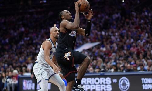 NBA: Ο Μάξι πήρε από το χέρι τους Σίξερς – Πρόκριση στα playoffs με νίκη επί των Μάτζικ thumb