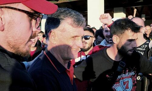 Πάτησε Σύρο ο Ολυμπιακός - Αποθέωση από τον κόσμο thumb
