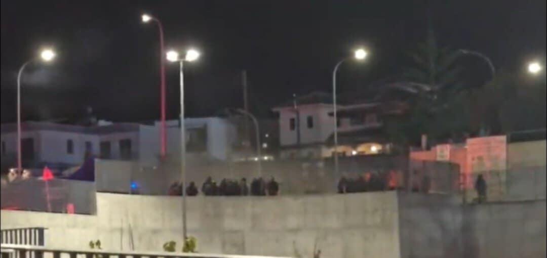 Διάταγμα αποκλεισμού για τους συλληφθέντες - Ανακρίθηκε το άτομο από το box thumb