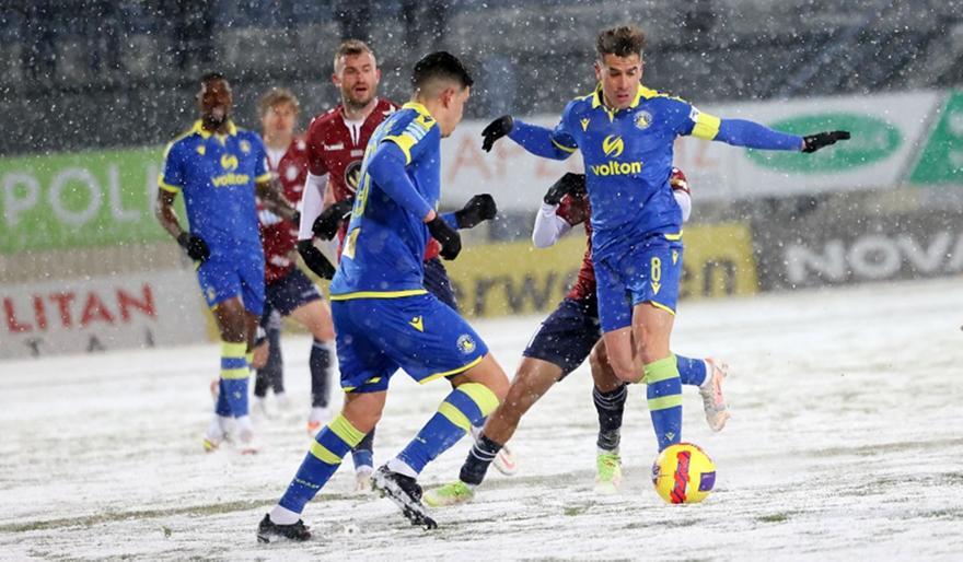 Super League: Ο Βαλιέντε «ζωγράφισε» τη νίκη του Αστέρα στο χιόνι thumb