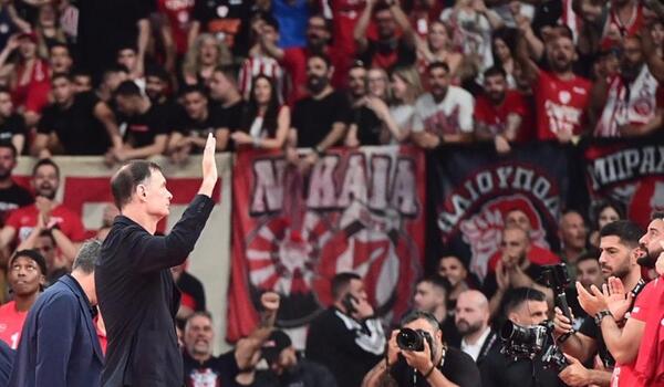 Μπουστάρισμα από τους οπαδούς του Ολυμπιακού: Πάνε ξενοδοχείο πριν τον 5ο τελικό image