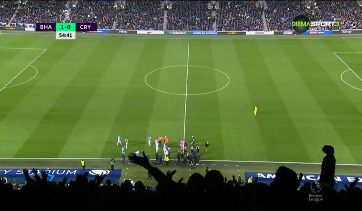Προσωρινή διακοπή λόγω φωτισμού στην Premier League! thumb